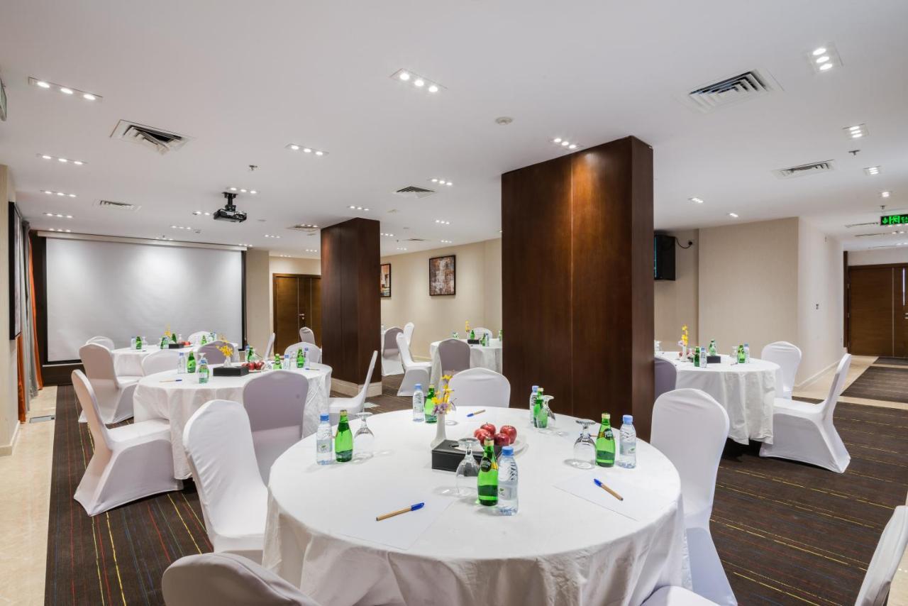Tulip Plaza Hotel Sakakah Buitenkant foto